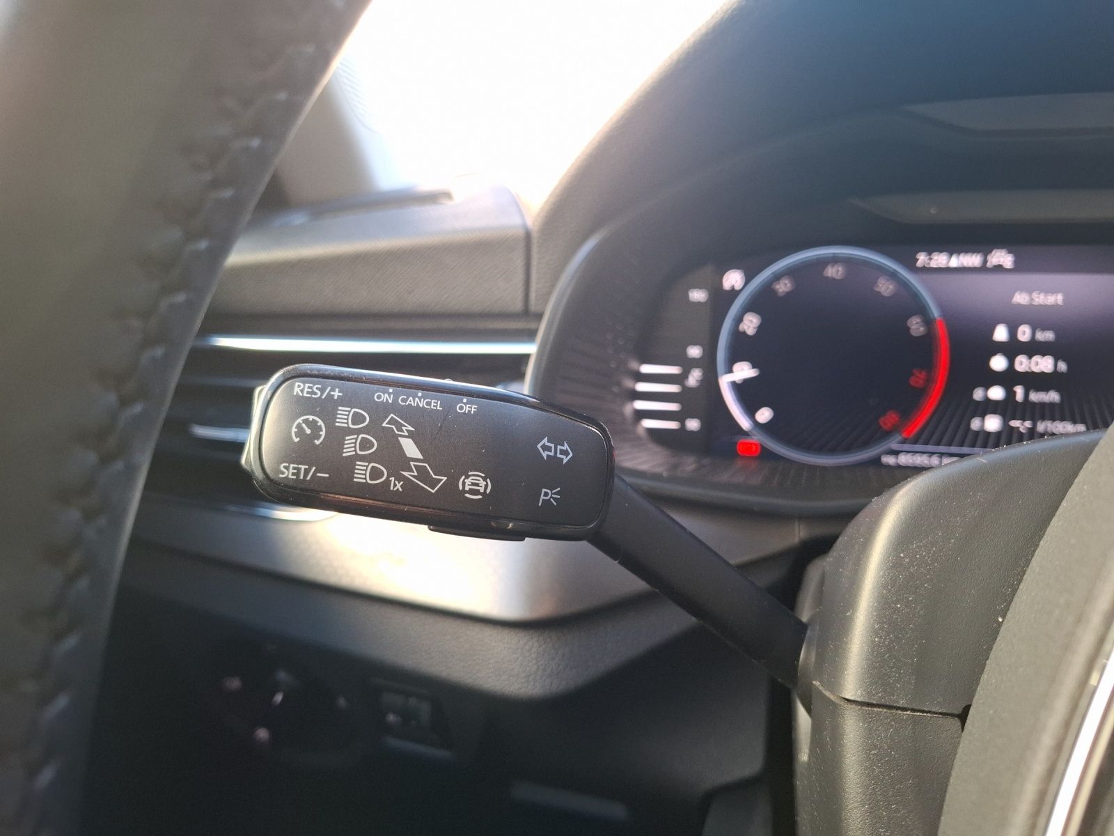 Fahrzeugabbildung SKODA Kamiq TSI Clever LED Navi VC GRA PDC SH LM