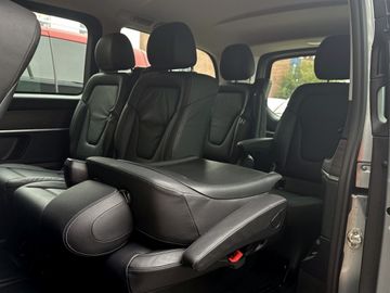 Mercedes V 220 - 11