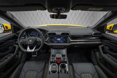 Urus 4.0 V8 SE YELLOW/BLACK YELLOW PANO B&amp;O
