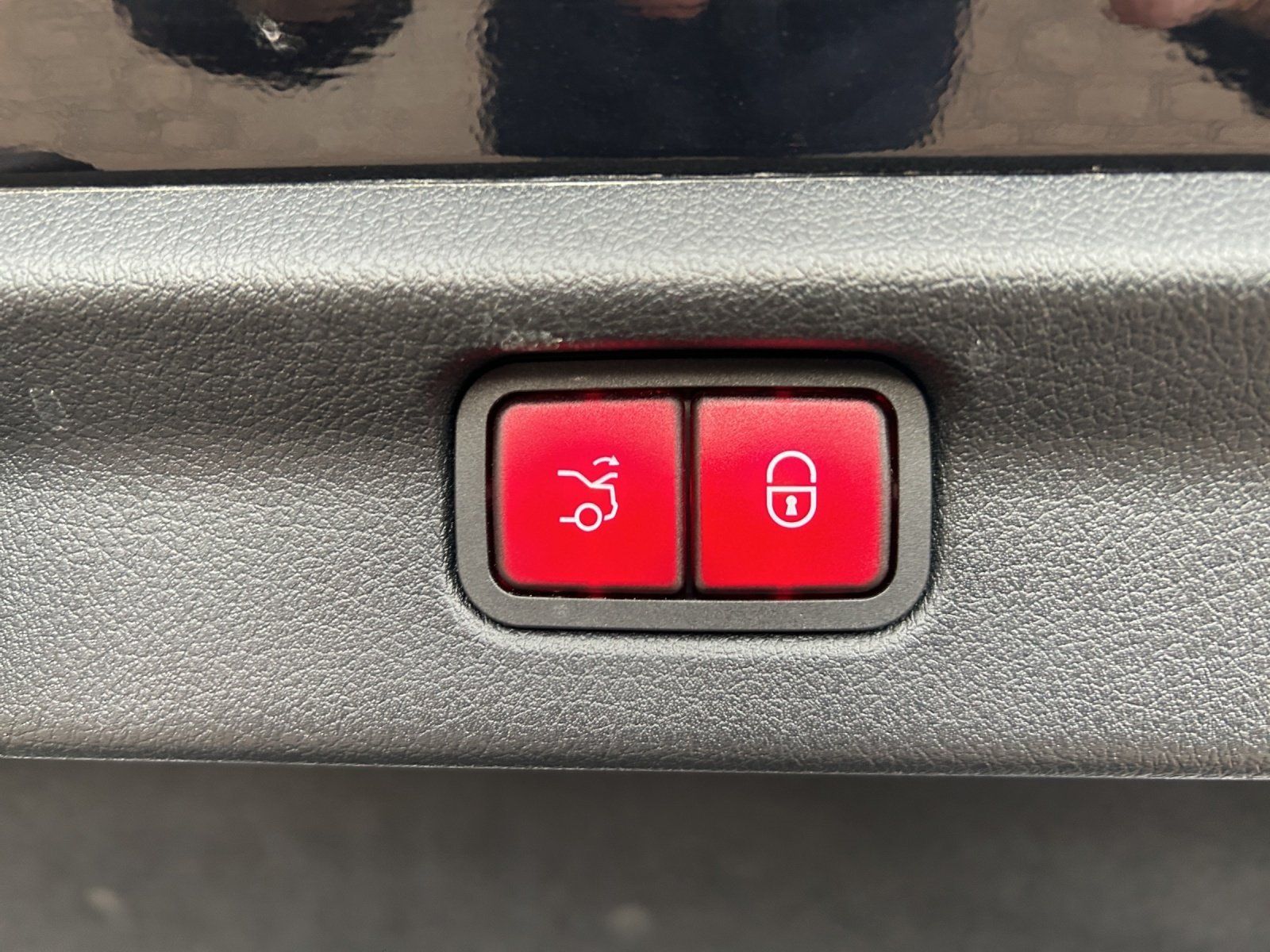 Fahrzeugabbildung Mercedes-Benz EQE500 AMG Prem DISTRO 22kw AIRMATIC 4,5°HAL AHK