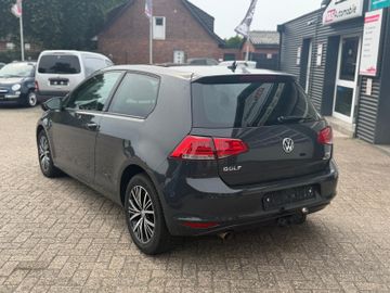 Volkswagen Golf - 6