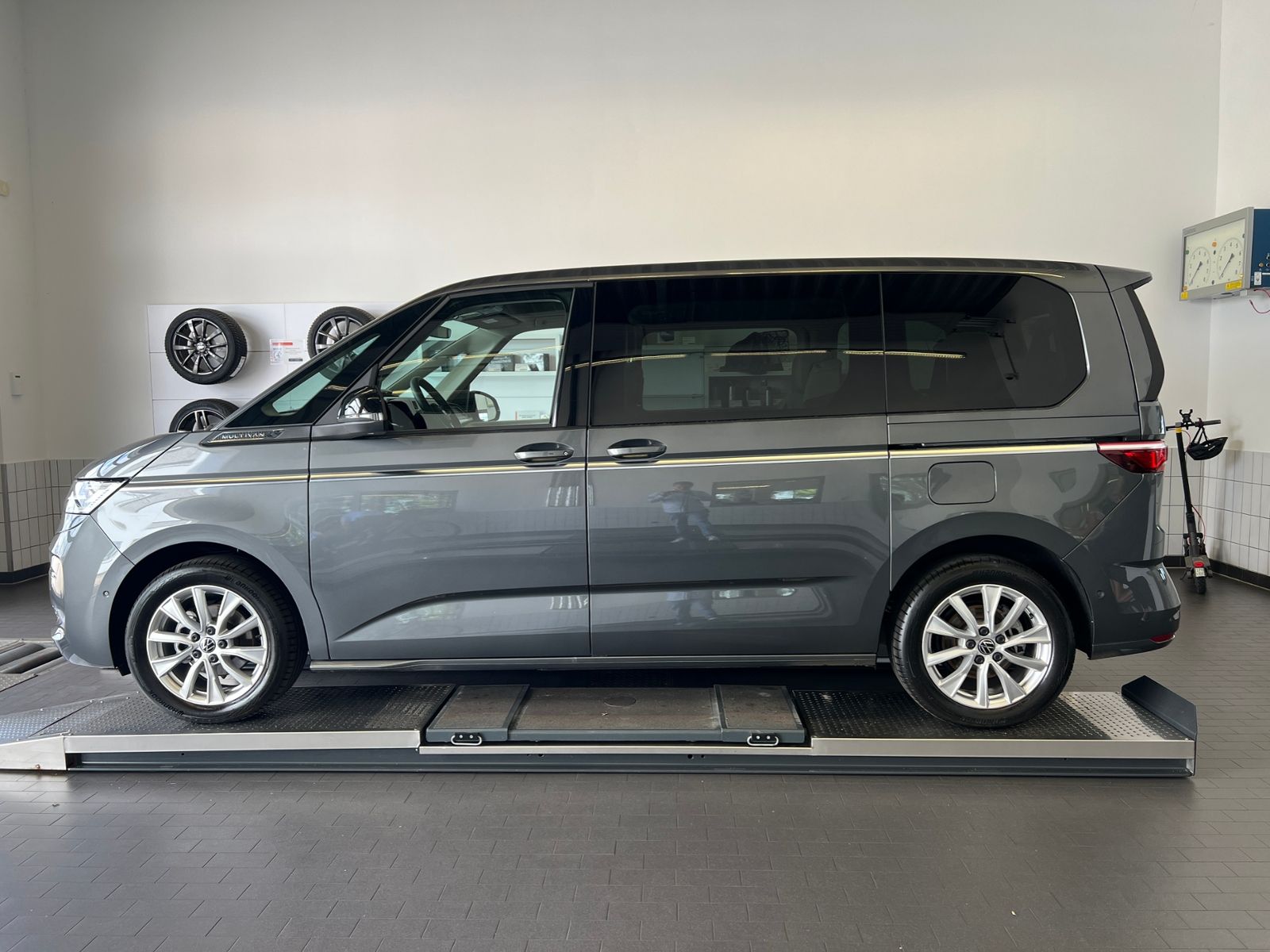 Fahrzeugabbildung Volkswagen Multivan T7 Style 2.0 TDI DSG *AHK, IQ.Light, Pa