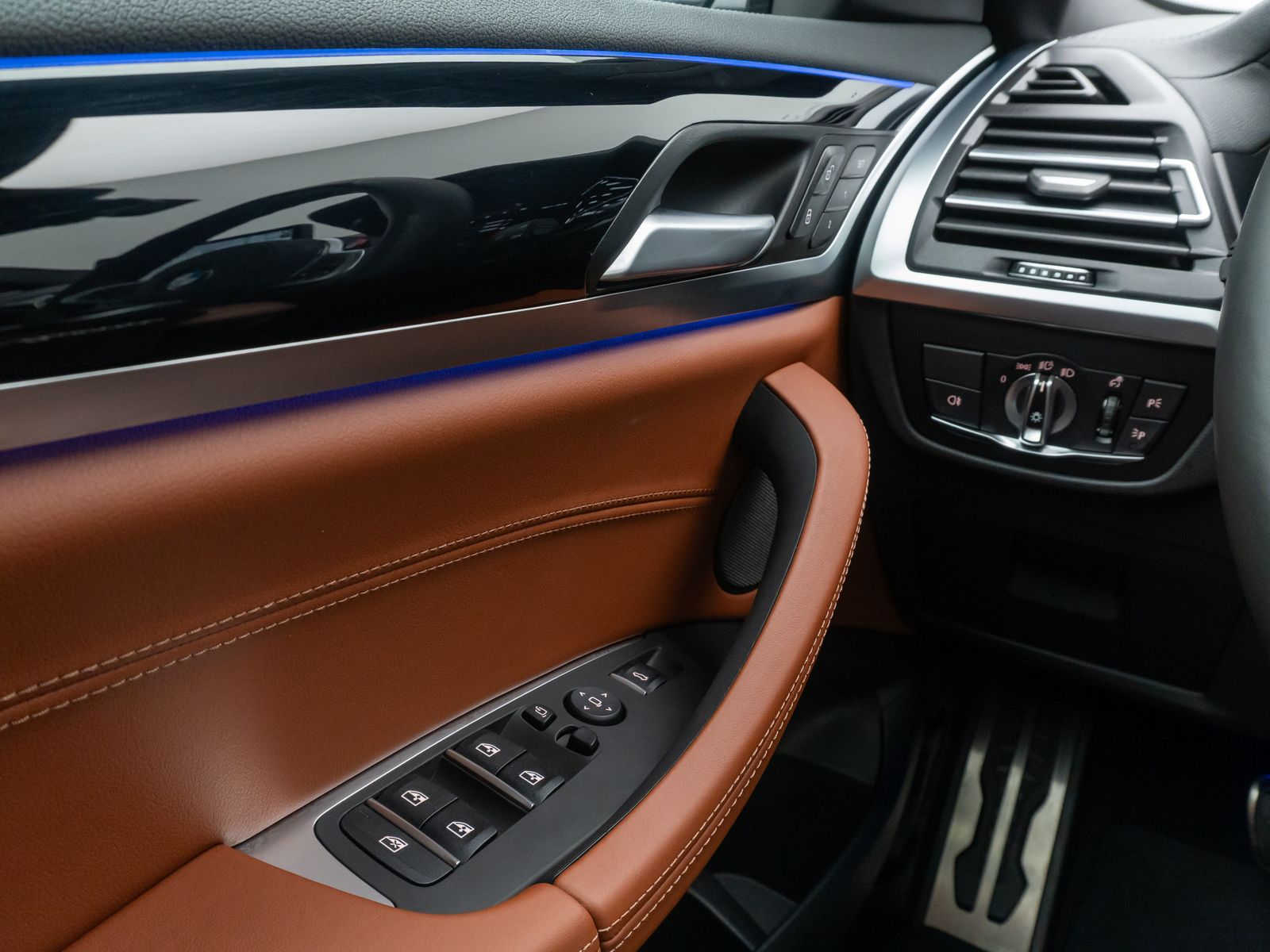 Fahrzeugabbildung BMW X4 M Competition M Driver´s 360°Laser DAB 21Zoll
