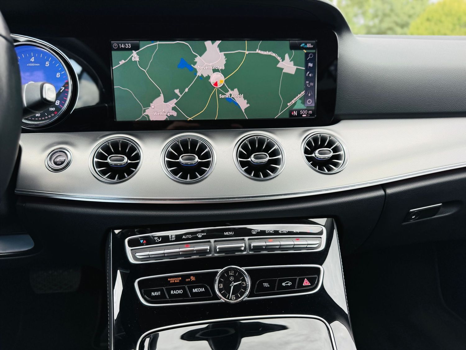 Fahrzeugabbildung Mercedes-Benz E 200 Coupé AVANTGARDE, AHK schw., RFK, Totw., L