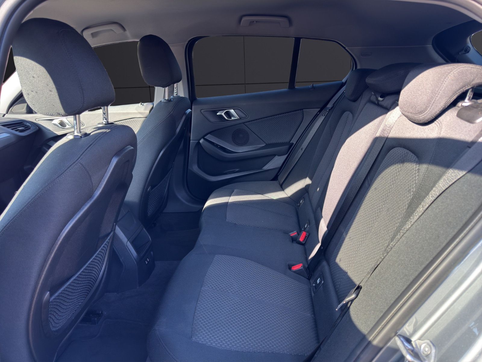 Fahrzeugabbildung BMW 118*LED*Apple*Navi*PDC*Fernlichtassistent*DAB*