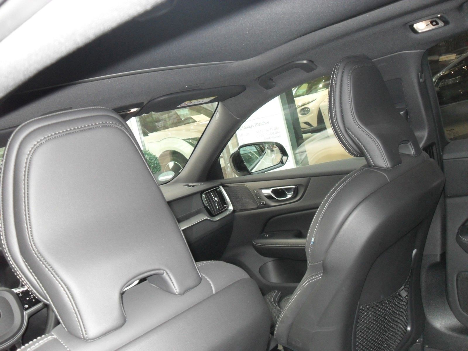 Fahrzeugabbildung Volvo V60 T8 R Design | AWD