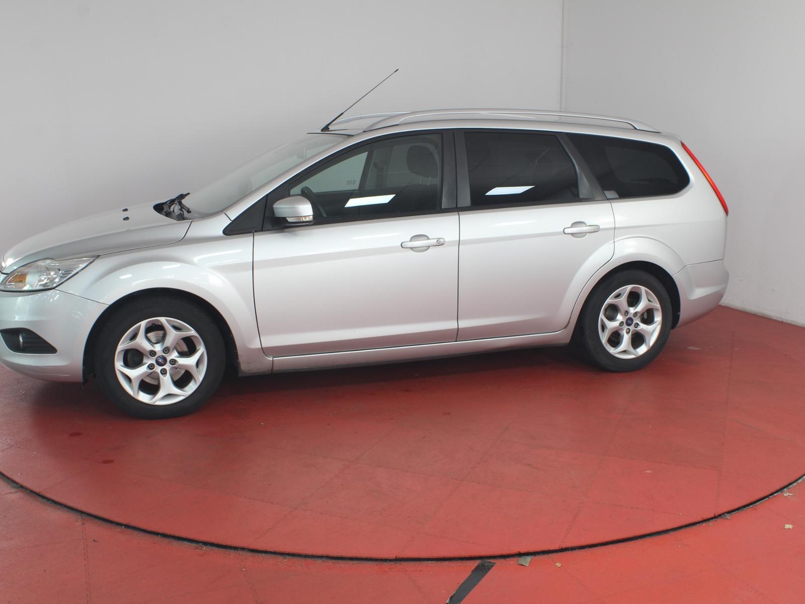 Ford Focus 2010 — photo 26