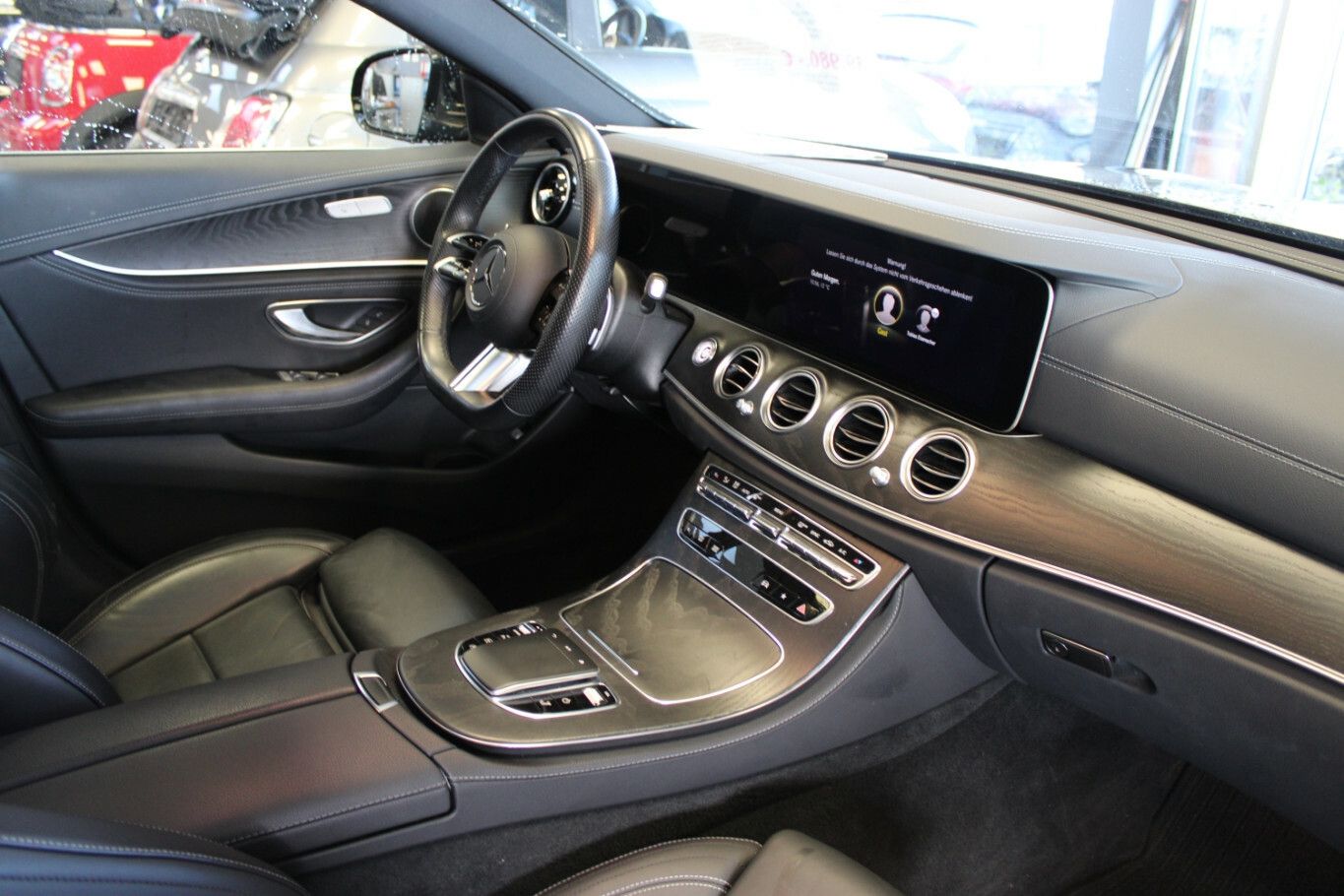 Mercedes-Benz E 300 d 4Matic T 9G-TRONIC AMG Line foto 9