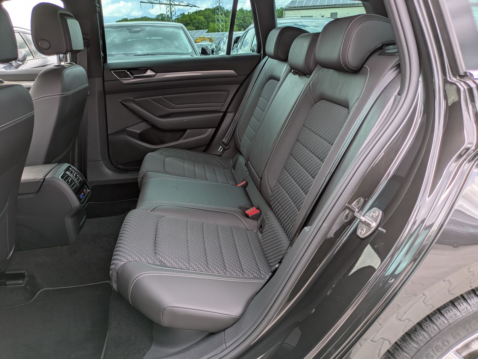 Fahrzeugabbildung Volkswagen Passat 2.0 TDI 2x R-Line MATRIX*KAMERA*ACC*NAVI