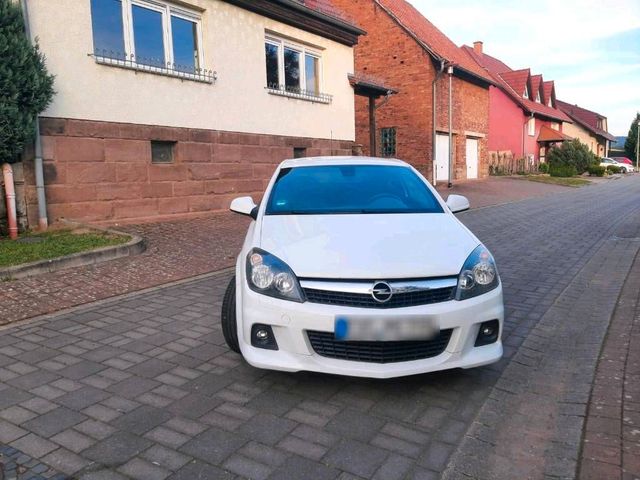 Opel Astra GTC OPC Line