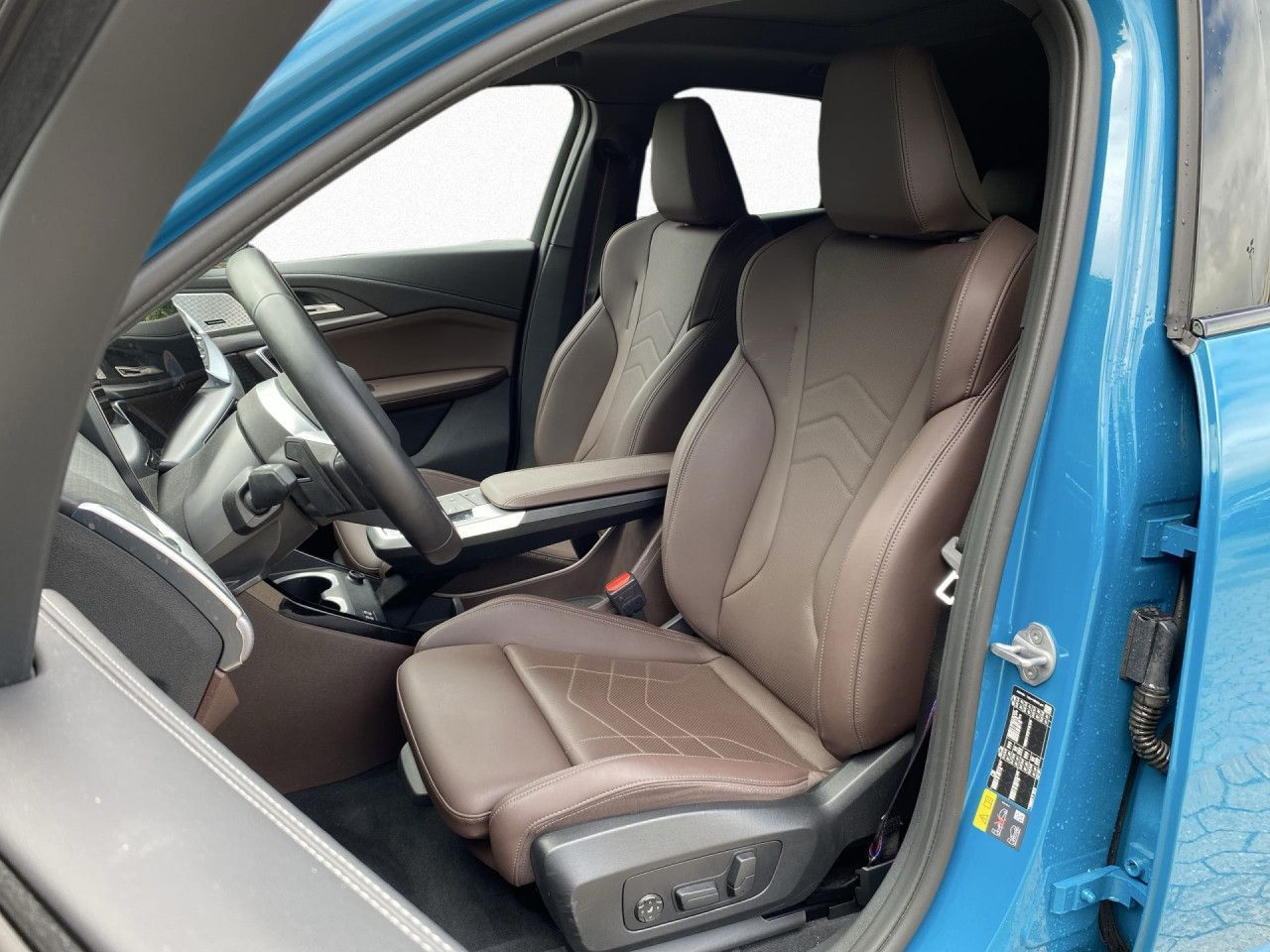 BMW iX2 - Bild 12