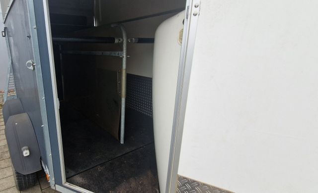 Zentralachsanhänger Pferdeanhänger 0,75 - 3,5 t