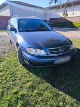 Opel Ein zuverlässiges Familienauto. Kombi! - gebrauchte Opel Omega aus dem Jahr 2002