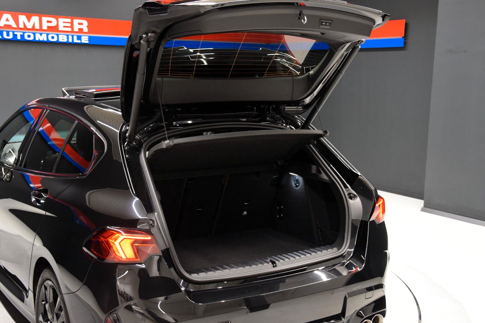 Fahrzeugabbildung BMW M135 i xDrive Pano HuD ACC AHK h/k Memory Kamera