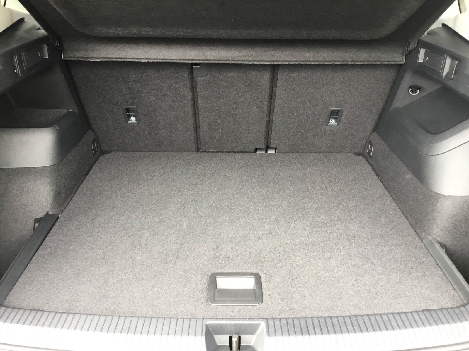 Fahrzeugabbildung Volkswagen Tiguan 1.5 eTSI DSG Elegance+AHK+Navi+18"+Kamera