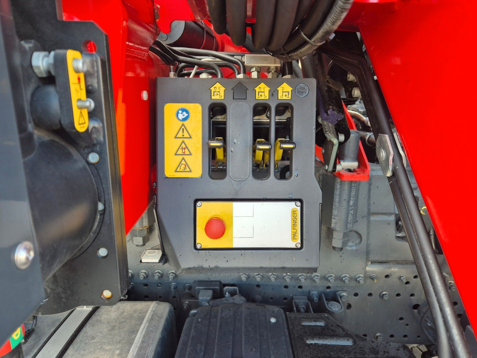 Fahrzeugabbildung Iveco AD200X46/P HR OFF Palfinger PK 12.501 Funk AHK