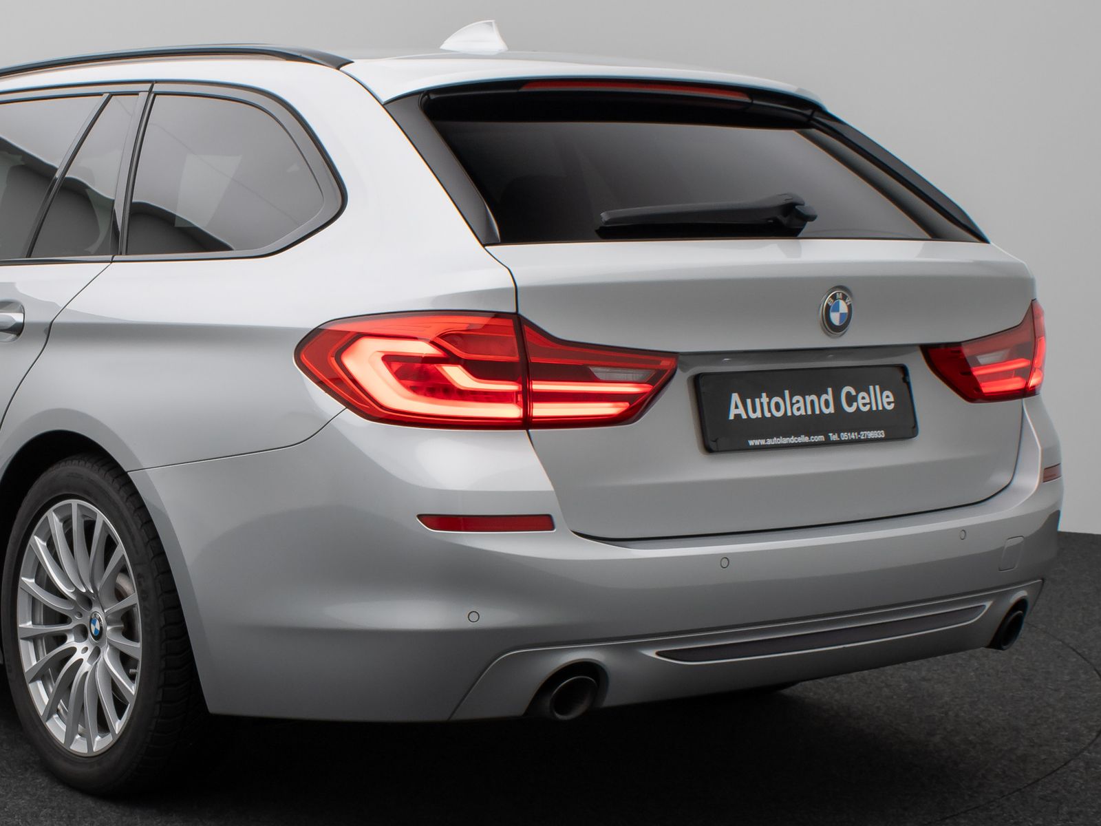 Fahrzeugabbildung BMW 520d  Sport Line HUD HiFi PDC Alarm DisplayKey