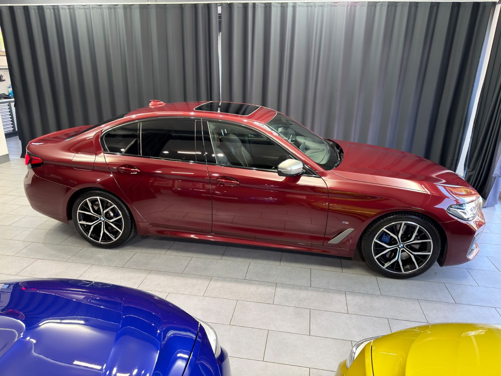 Fahrzeugabbildung BMW M550 i xDrive Limousine|INDIVIDUAL|LASER|H&K|HuD