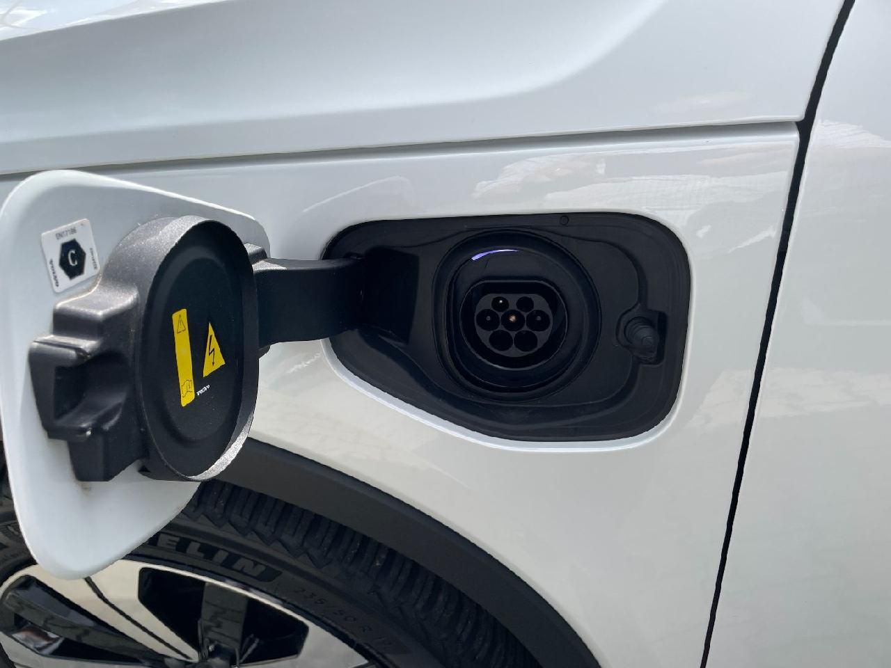 Fahrzeugabbildung Volvo XC40 Core Recharge Plug-In Hybrid 2WD