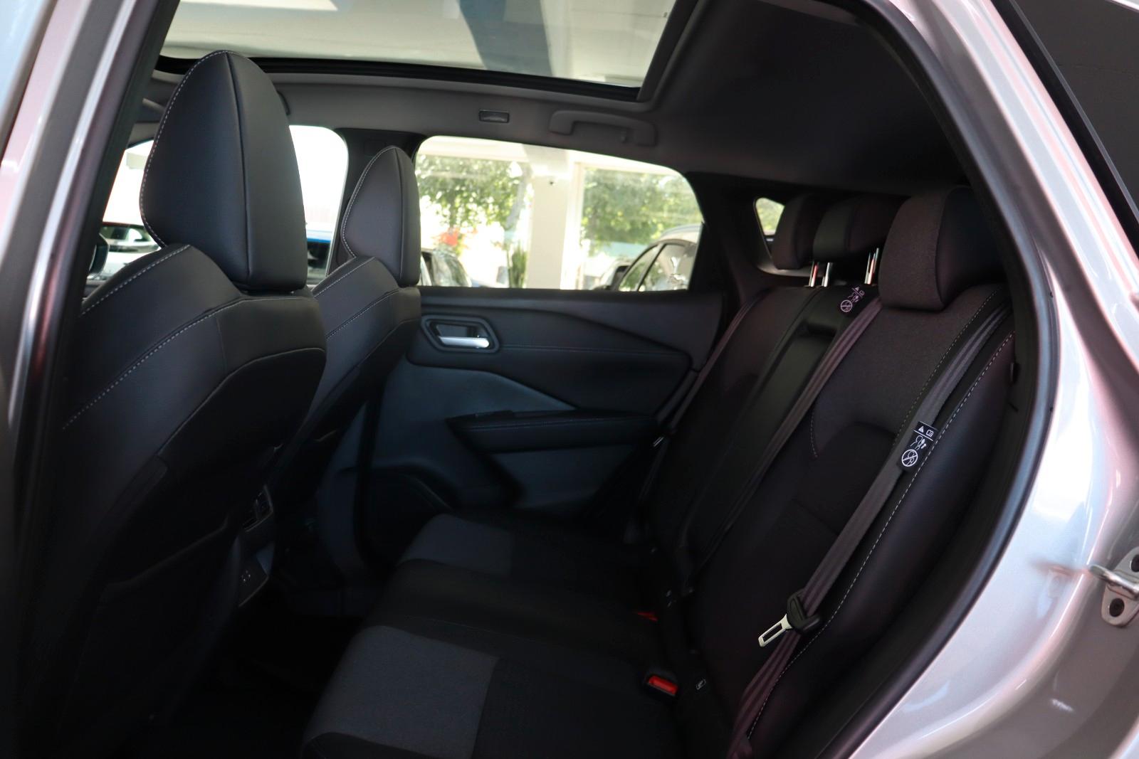 Nissan Qashqai 1.3 AT N-Connecta PANO,LED,TLeder SOFORT