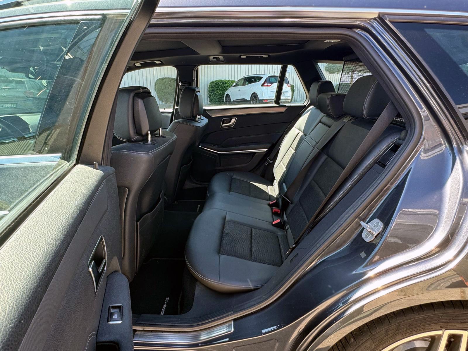 Fahrzeugabbildung Mercedes-Benz E 350 Avantgarde Bluetec MwSt. AHK 360° H&K  ACC