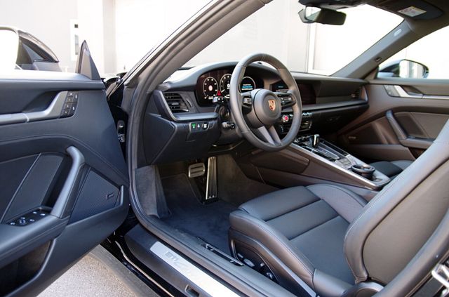 Porsche 992.2 4S*Schiebdach,Chrono,Sitzlüftung,BOSE,360°