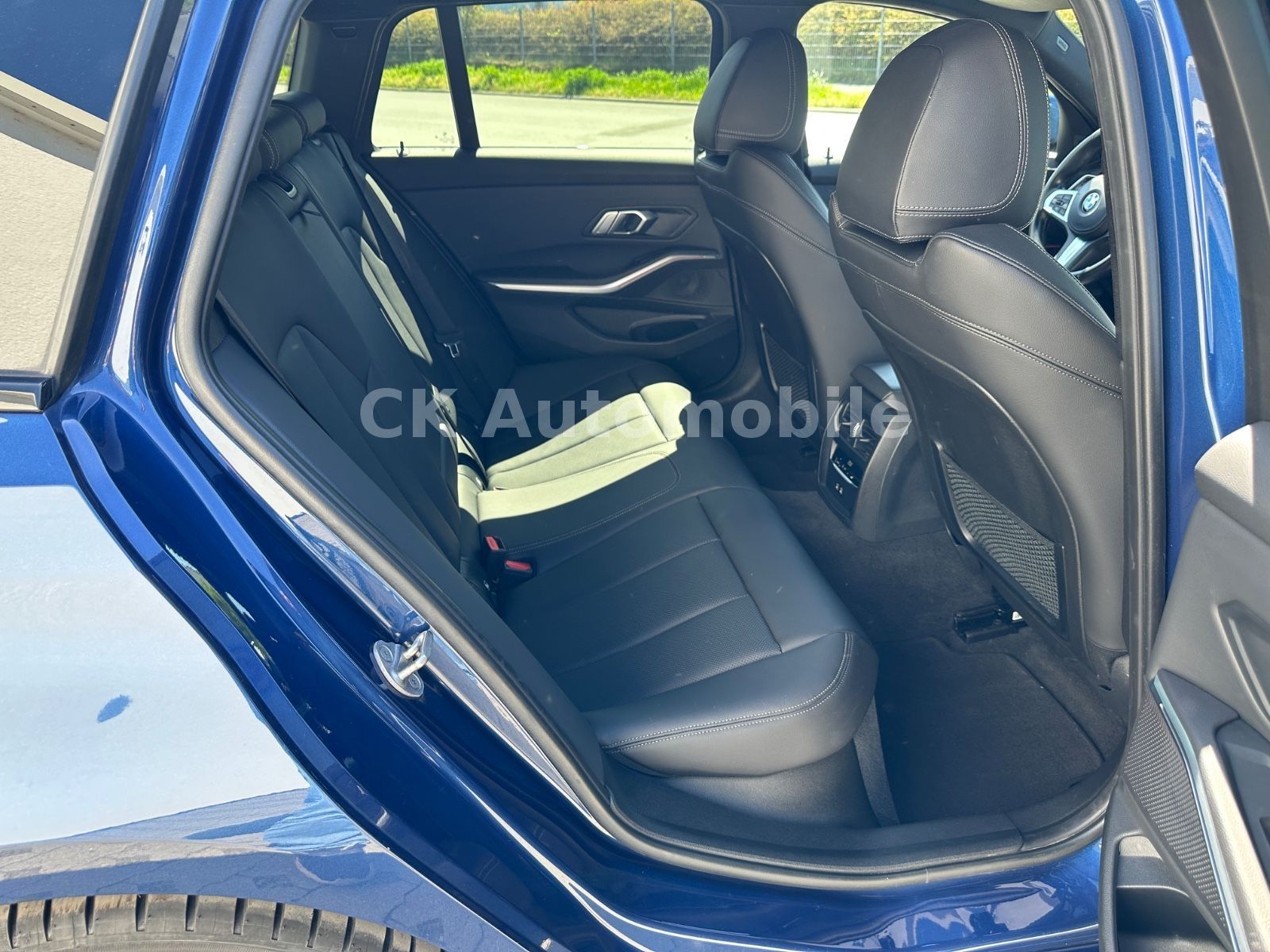 Fahrzeugabbildung BMW 318d Touring Sport-Line/Shadow-Line/Navi/Laser