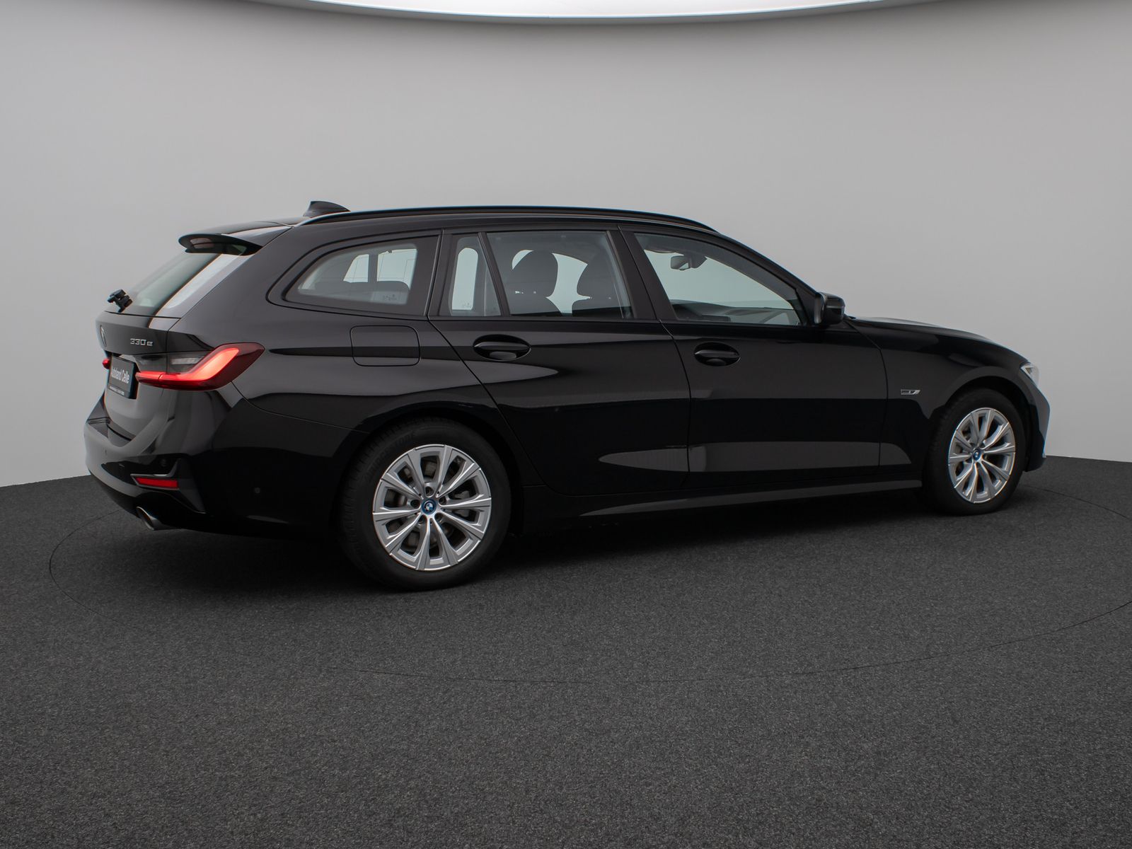 Fahrzeugabbildung BMW 330e Panorama Kamera DAB WLAN Lenkrhzg Alarm LED