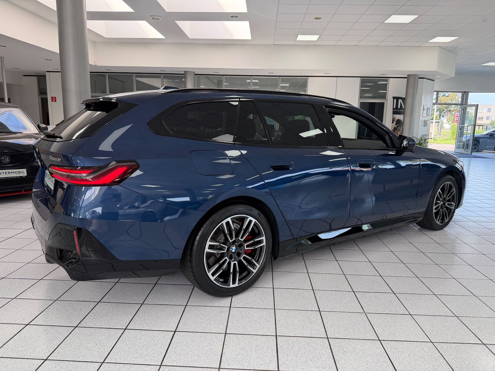 BMW 550 e xDrive M-Sport Pro PANO ICONIC B&W AHK 360 foto 4