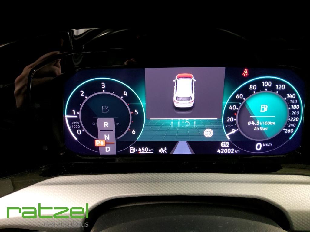 Fahrzeugabbildung Volkswagen Golf VIII Life 2.0 TDI DSG Navi AHK Kamera ACC L