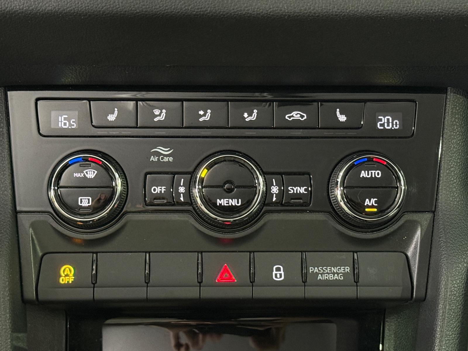 Skoda Karoq Ambition*KAMERA*AHK*ALLWETTER*CARPLAY*LED