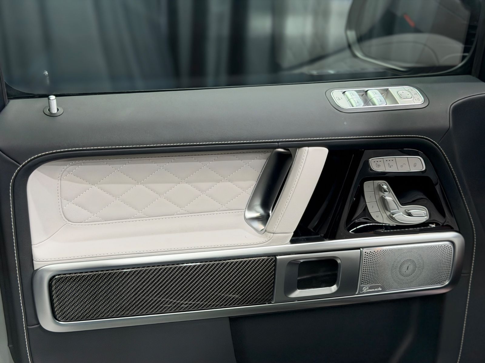 Fahrzeugabbildung Mercedes-Benz G 63 AMG|MY26|A22|PERFORMANCE|TV|VOLL|CARBON|