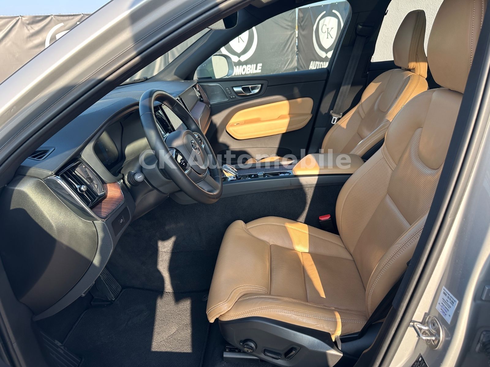 Fahrzeugabbildung Volvo XC60 B5 UltimateBright AWD/Head-Up/Pano/360°/AHK