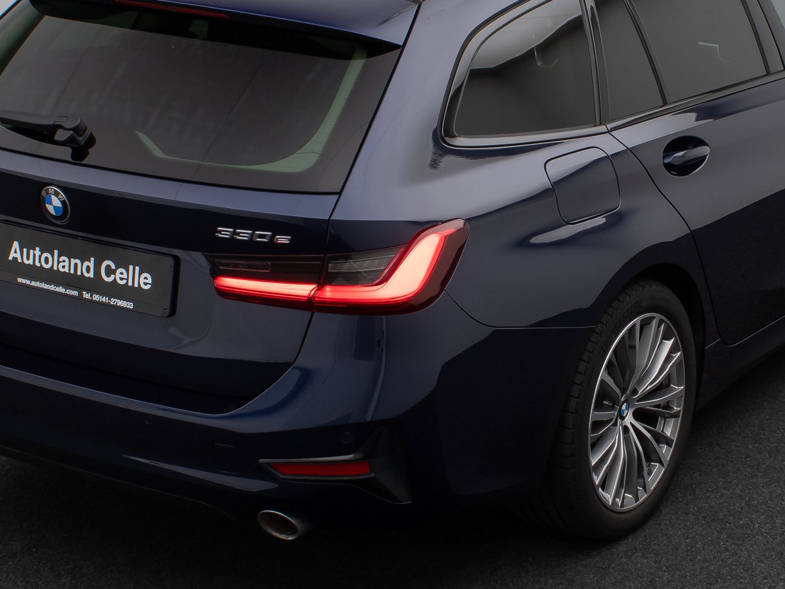 Fahrzeugabbildung BMW 330e Sport Line Panorama HUD DAB HiFi PDC Alarm