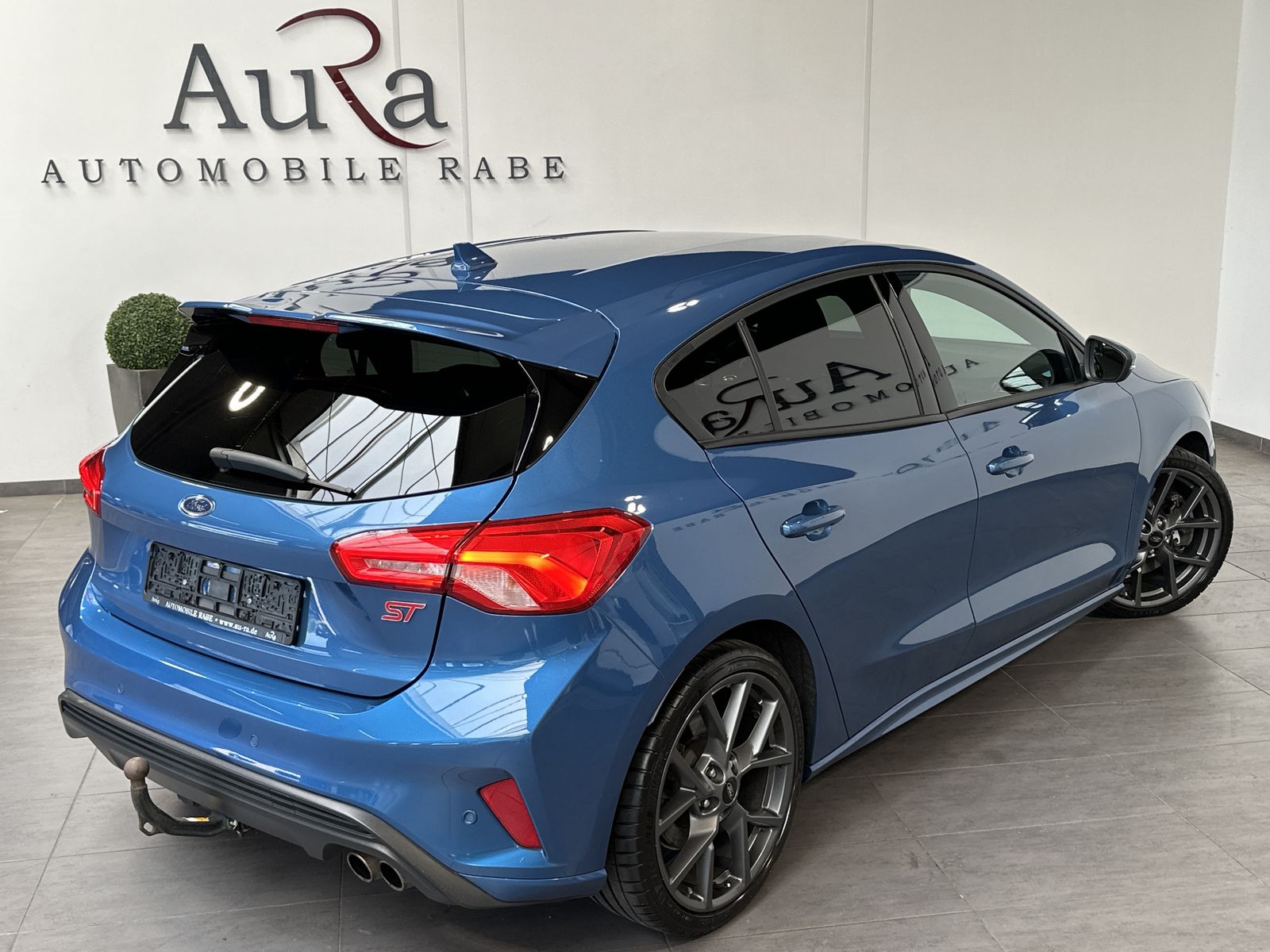 Fahrzeugabbildung Ford Focus 2.0 EB ST NAV+LED+AHK+ACC+VCOCKPIT+B&O+1HD