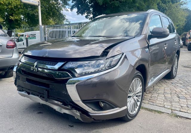 Mitsubishi Outlander PHEV Spirit 4WD LED*R-Cam*AHK