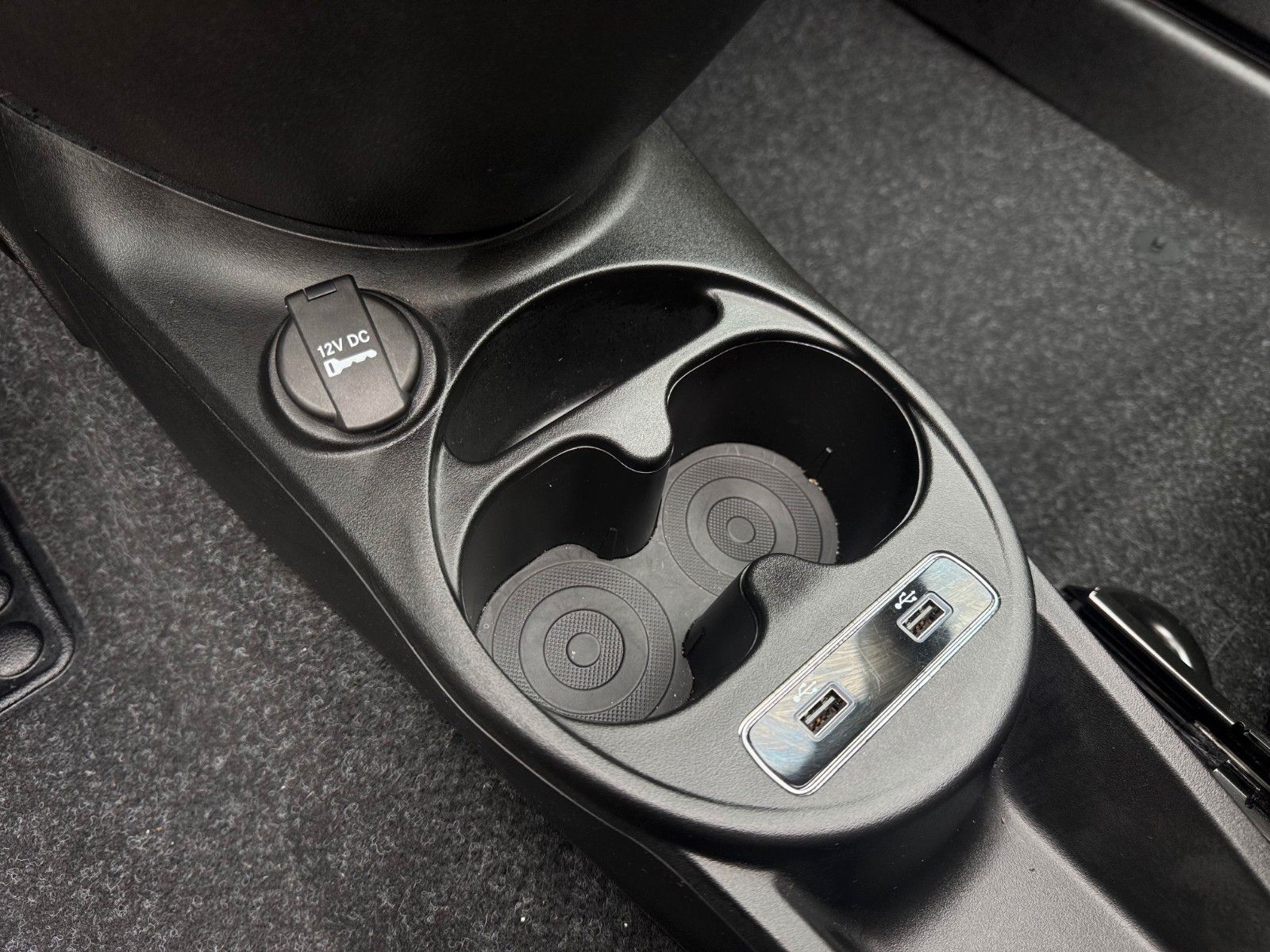 Fahrzeugabbildung Fiat 500C DOLCEVITA 51kW (70PS) KLIMAAUT. CARPLAY