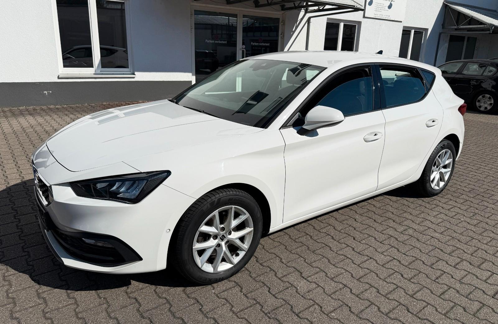 Seat Leon Style LIMO DSG NAVI/R-CAM/AHK/LED/1HAND