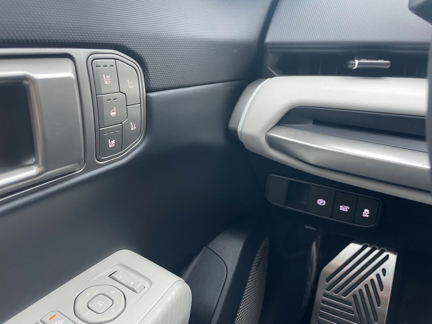 Fahrzeugabbildung Kia EV4 Fastback Kamera Schiebedach Sitzbelüftung