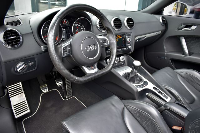 Fahrzeugabbildung Audi TT RS 2.5 TFSI ROADSTER SCHALTER BOSE EXCLUSIVE!