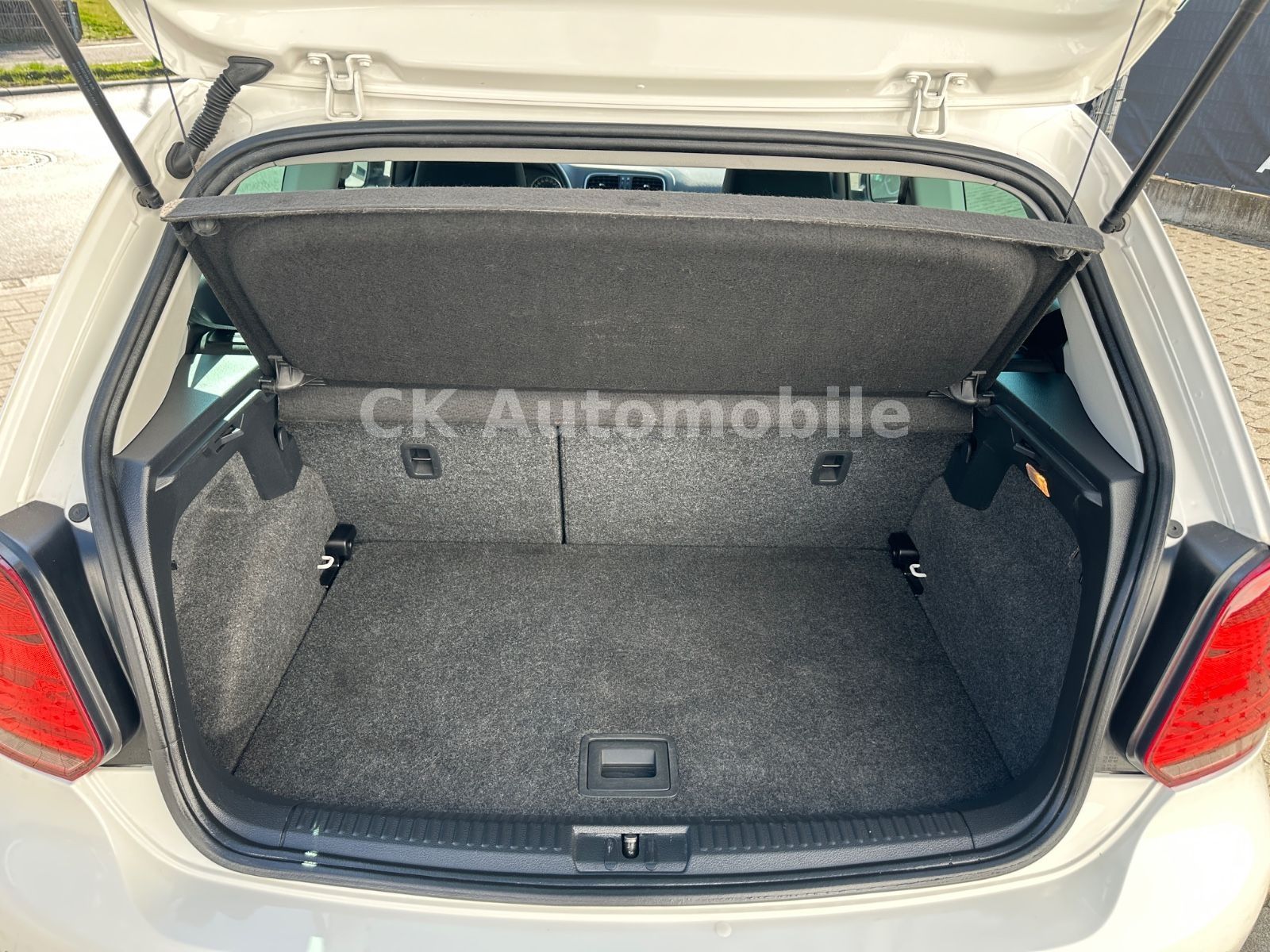 Fahrzeugabbildung Volkswagen Polo V Style 1.2 TSI/Klima/Bi-Xenon/Tempomat/PDC