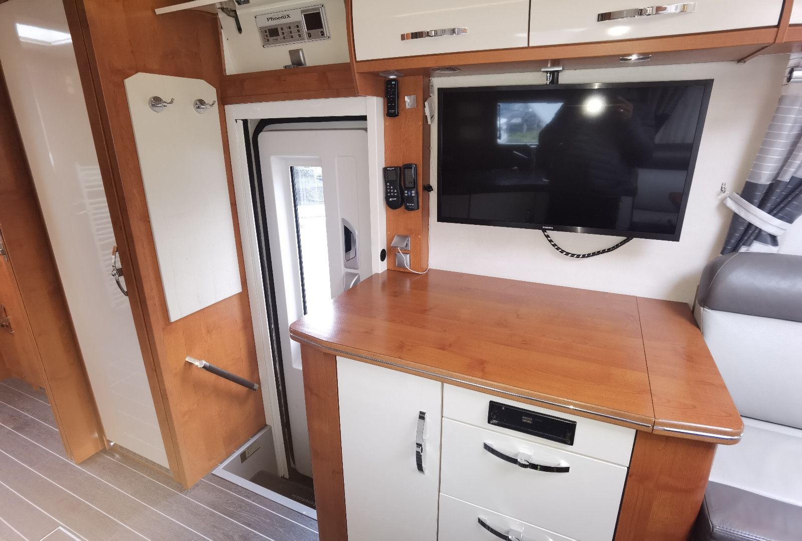 Fahrzeugabbildung Phoenix 8300 BMRSLX