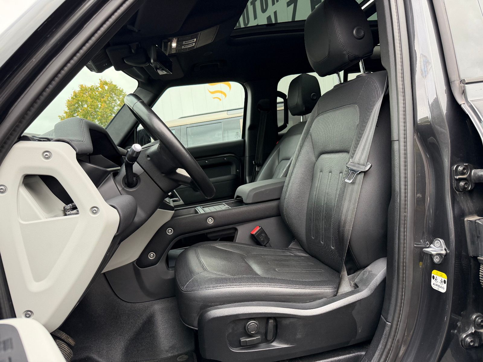 Fahrzeugabbildung Land Rover Defender 110 X-Dynamic SE/PANO/360''KAM/MEREDIAN