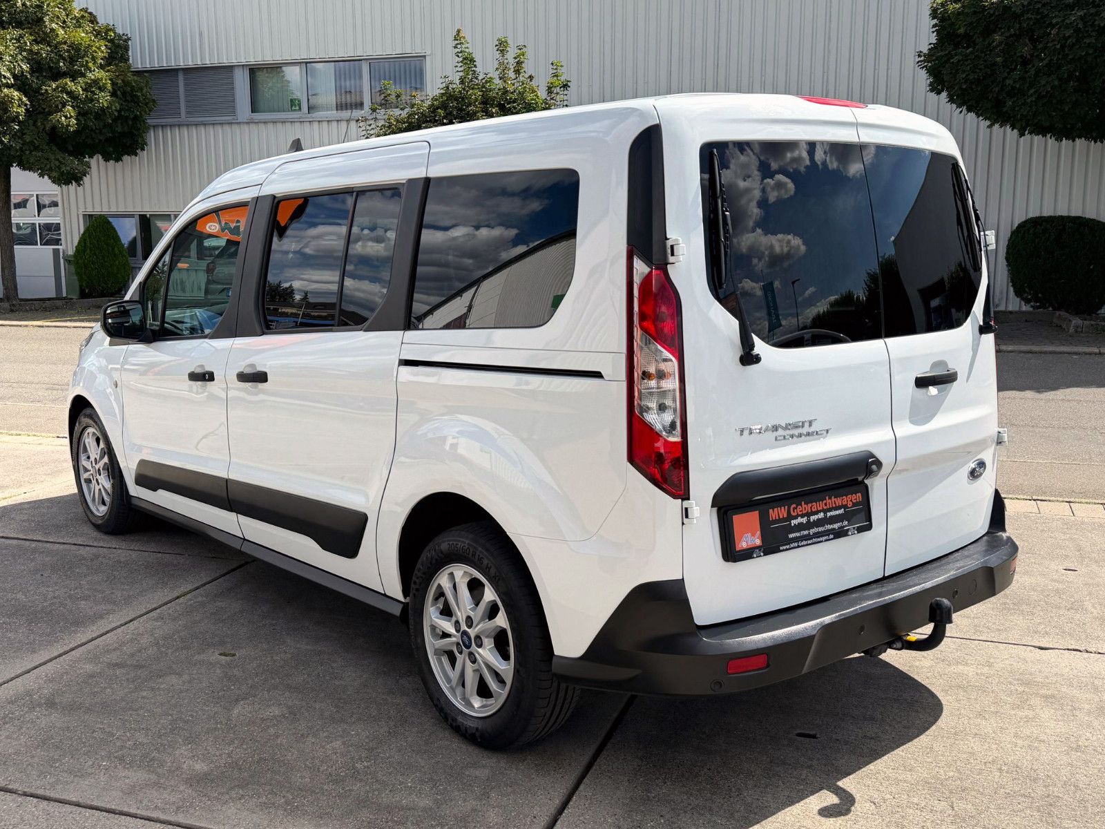 Fahrzeugabbildung Ford Transit Connect 240 Kombi L2 ACC AHK KAM SHZ BT