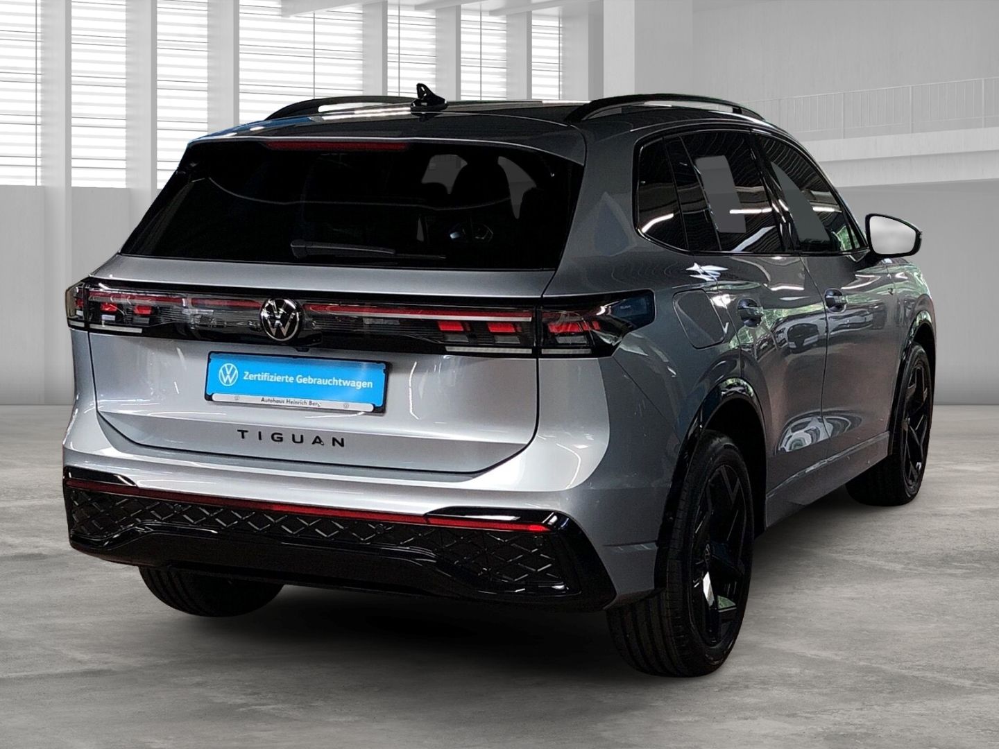 Fahrzeugabbildung Volkswagen Tiguan R-Line 2.0 TDI DSG Sportpaket AHK-klappba