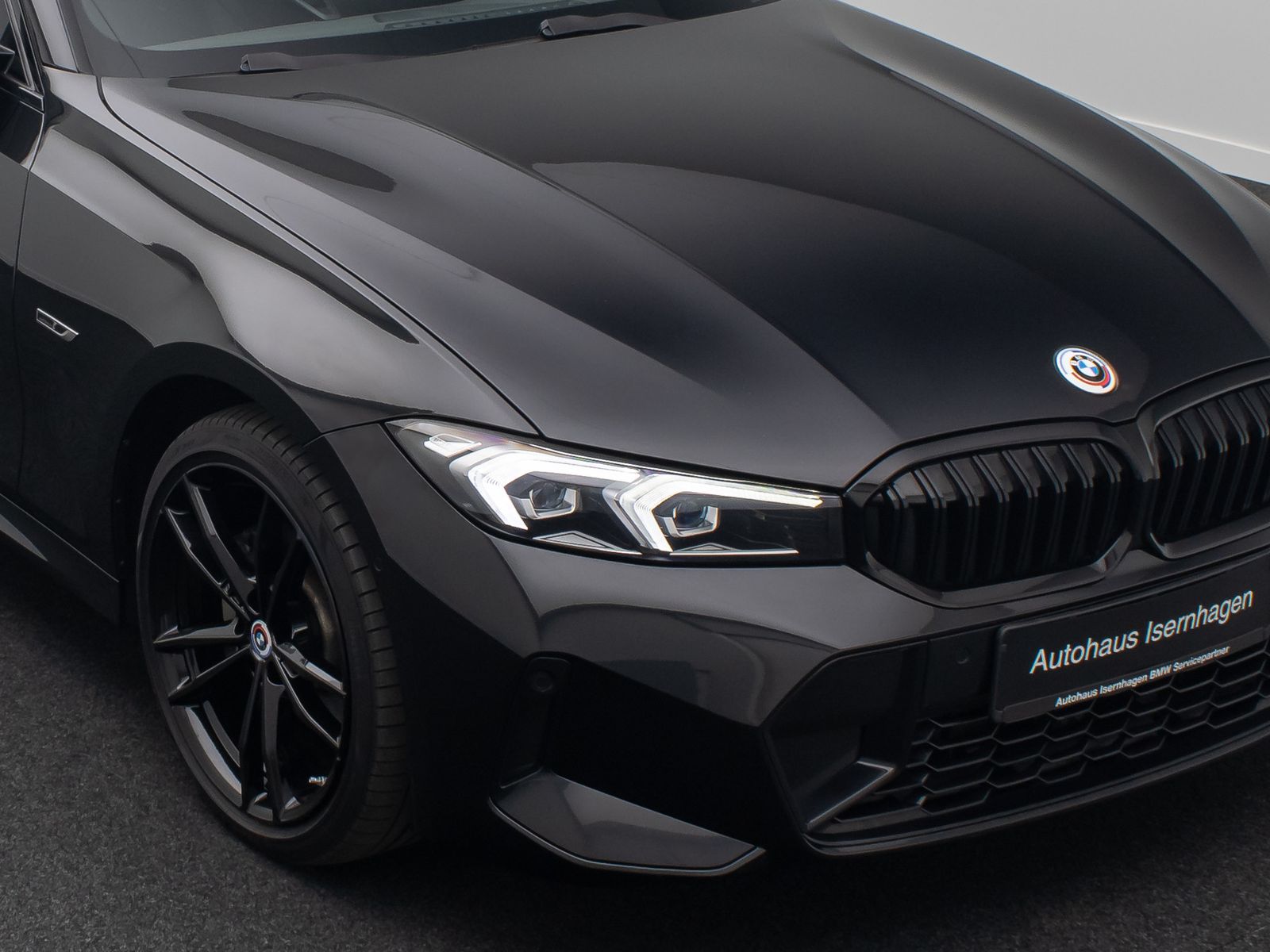 Fahrzeugabbildung BMW 330e M Sport DAB Kamera HUD H/K 19Zoll Parkassis