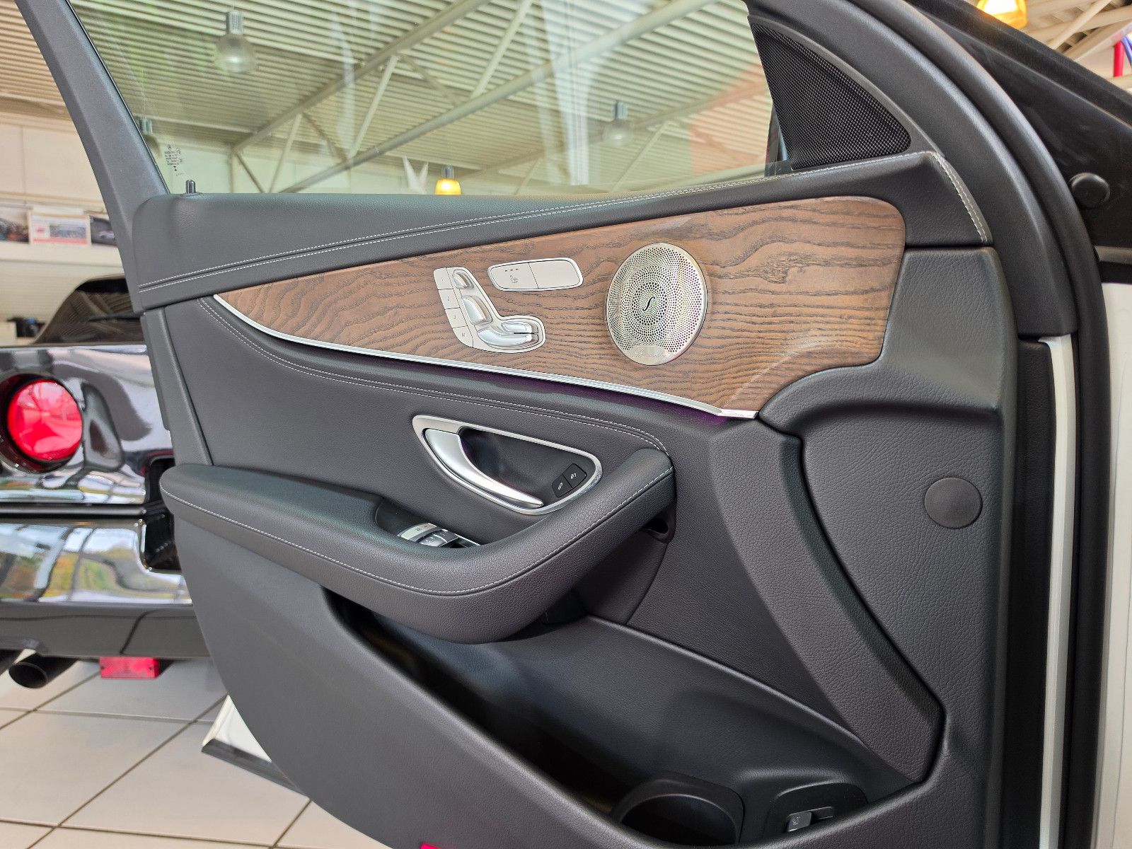 Mercedes-Benz E 220 d 4Matic AMG Line BURMESTER STANDH PANO foto 12