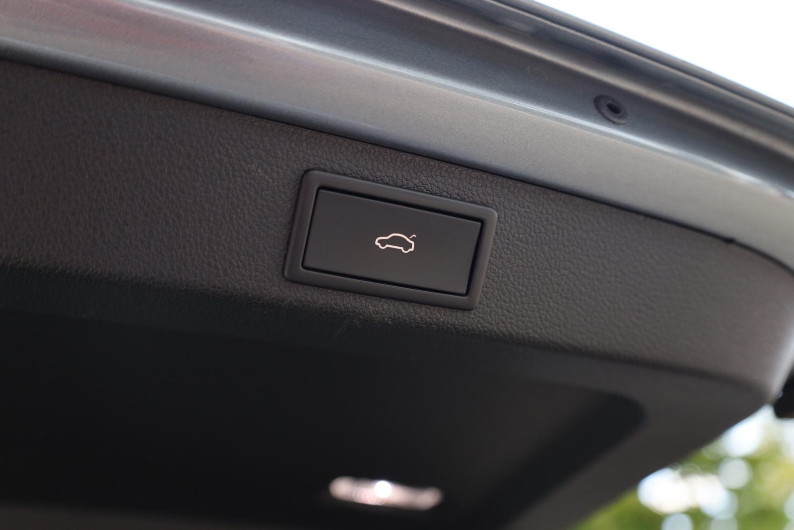 Skoda Superb Combi 2.0 TDI LED AHK Leder Navi Memory
