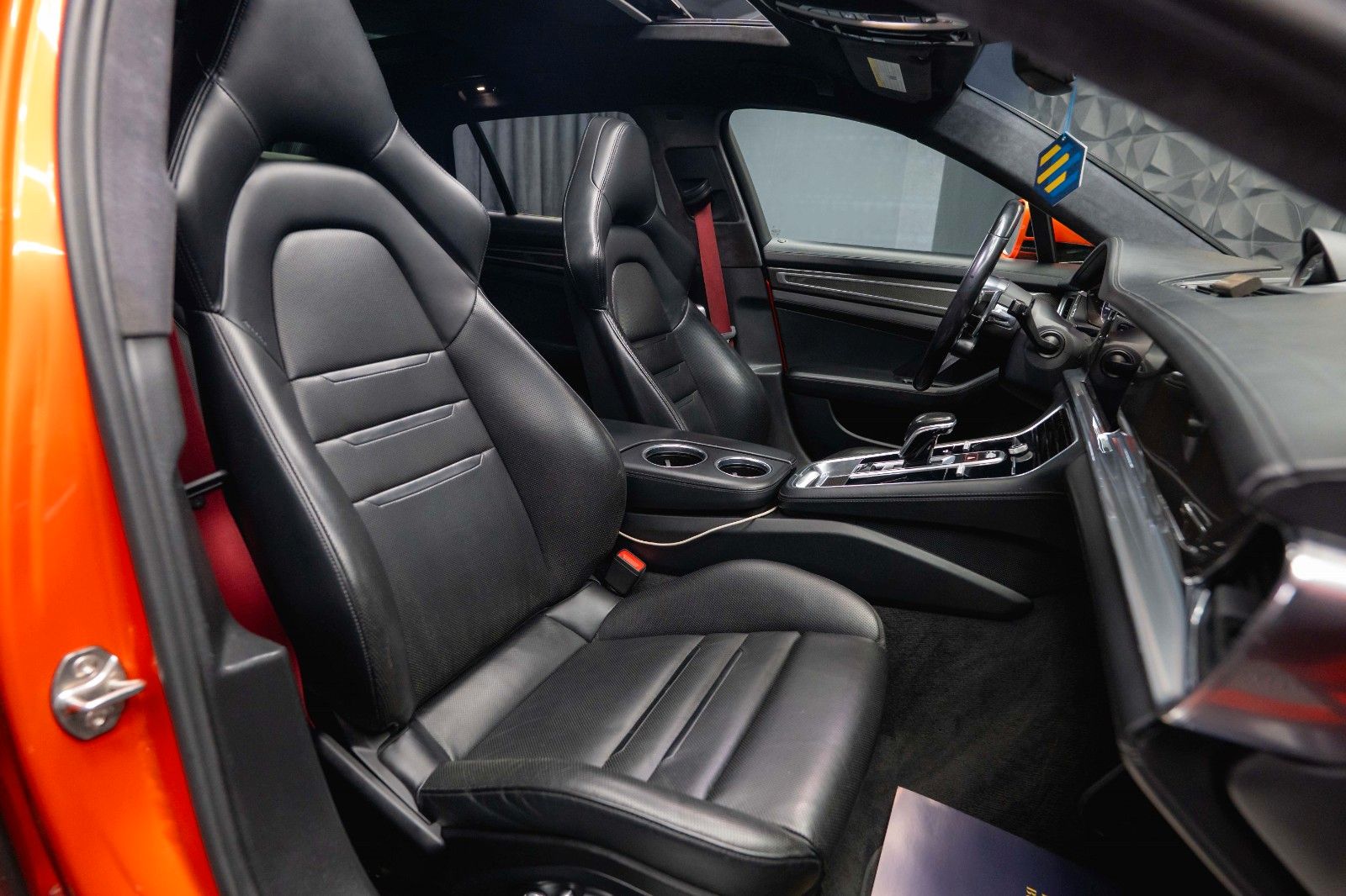 Fahrzeugabbildung Porsche Panamera Turismo 4 E-Hybrid Sport-Design *Pano*