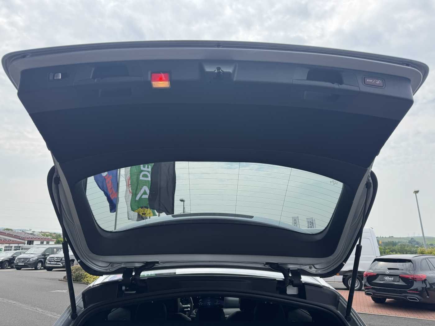 Fahrzeugabbildung Mercedes-Benz E 220d T AMG+AHK+ESD+RKamera+TotW+ Ambiente